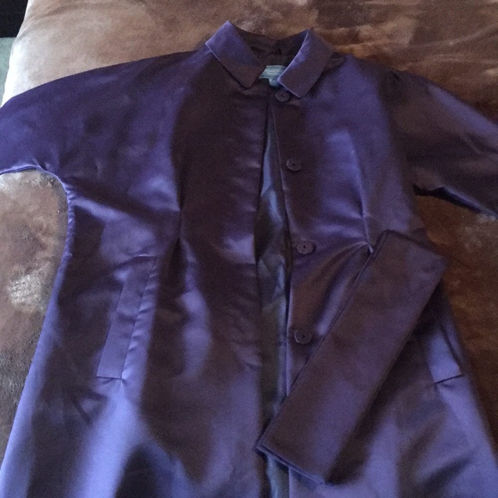 Vera Wang dress coat- silk style with pockets!
